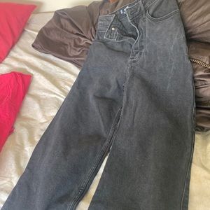 Selling these new holister pants